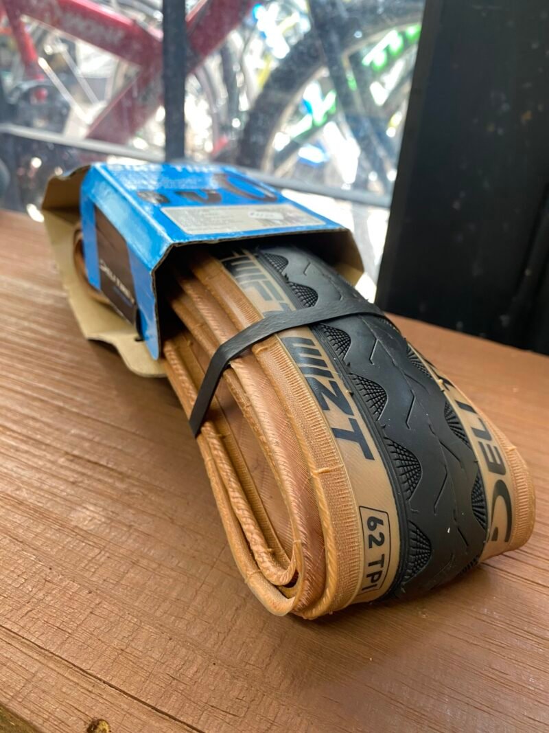 LLANTAS DELI TIRE CAFÉ PLEGABLE 700X28C - 9005